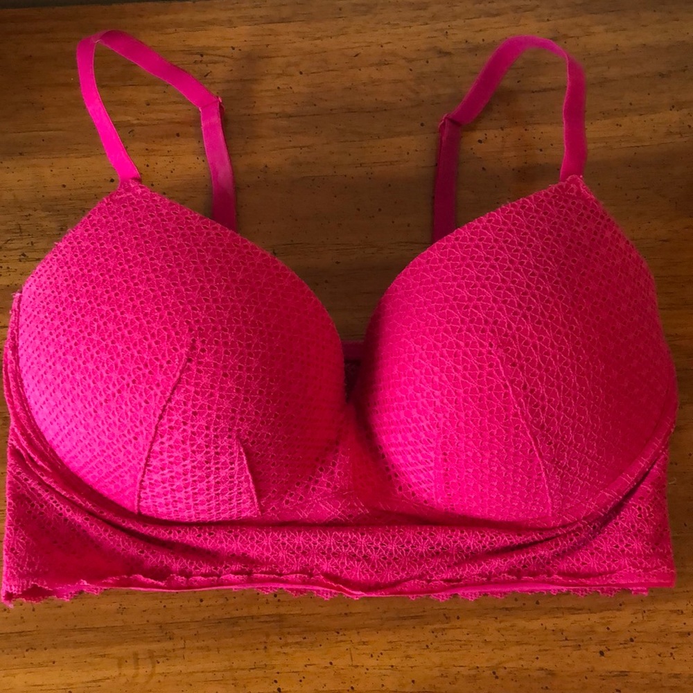 Victoria’s Secret no underwire bra w/ lace back